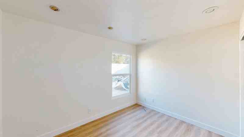 208 W Broadbent Dr - Photo 7 of 12