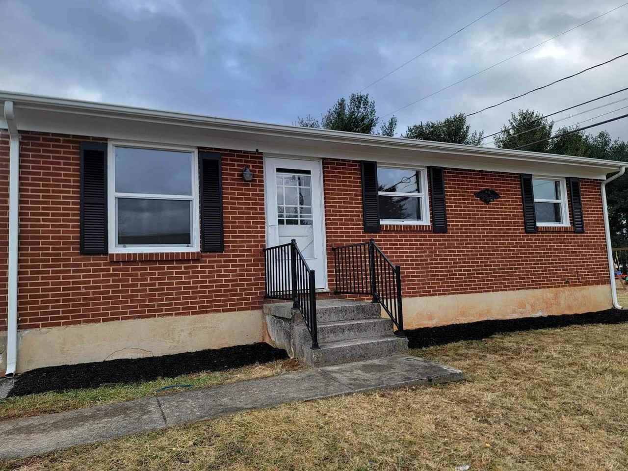 1442 Filson St #1 - Photo 3 of 19