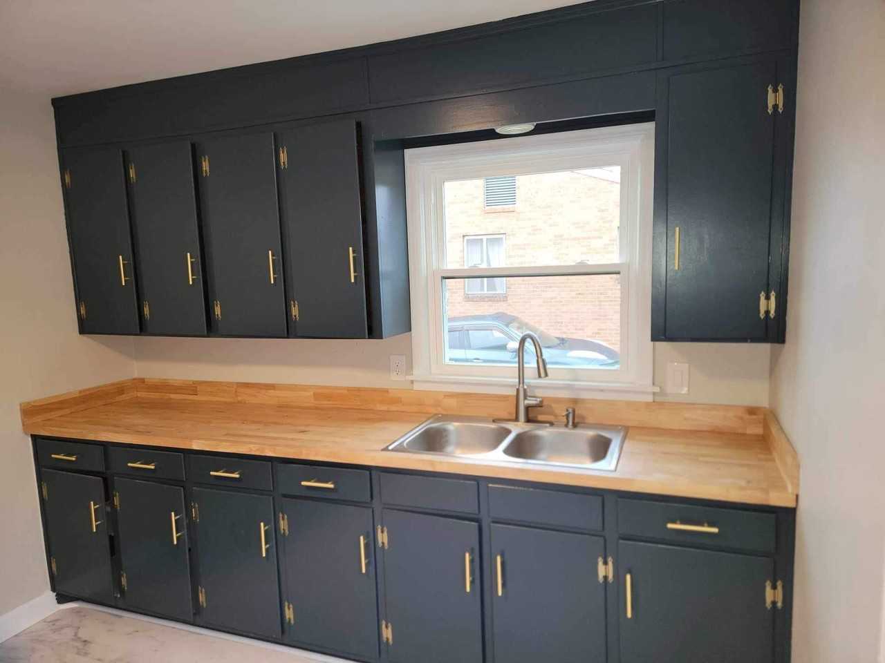 1442 Filson St #1 - Photo 4 of 19