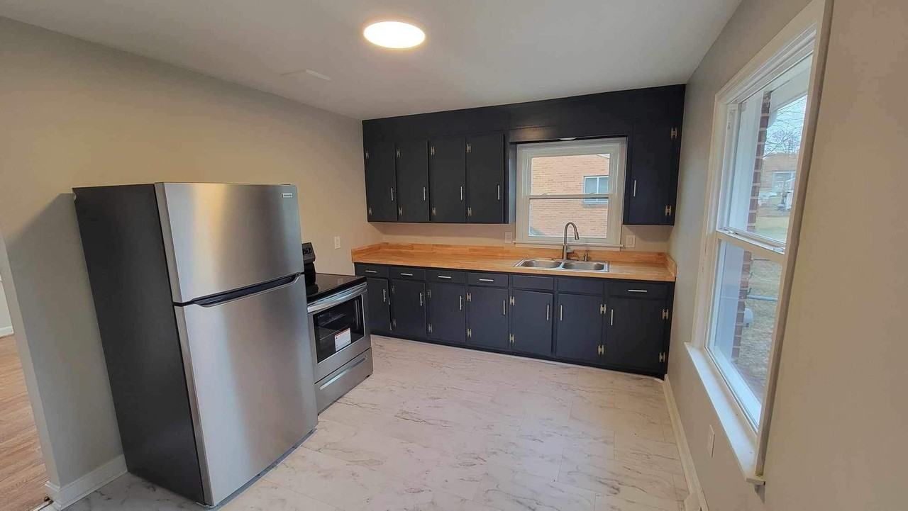 1442 Filson St #1 - Photo 5 of 19