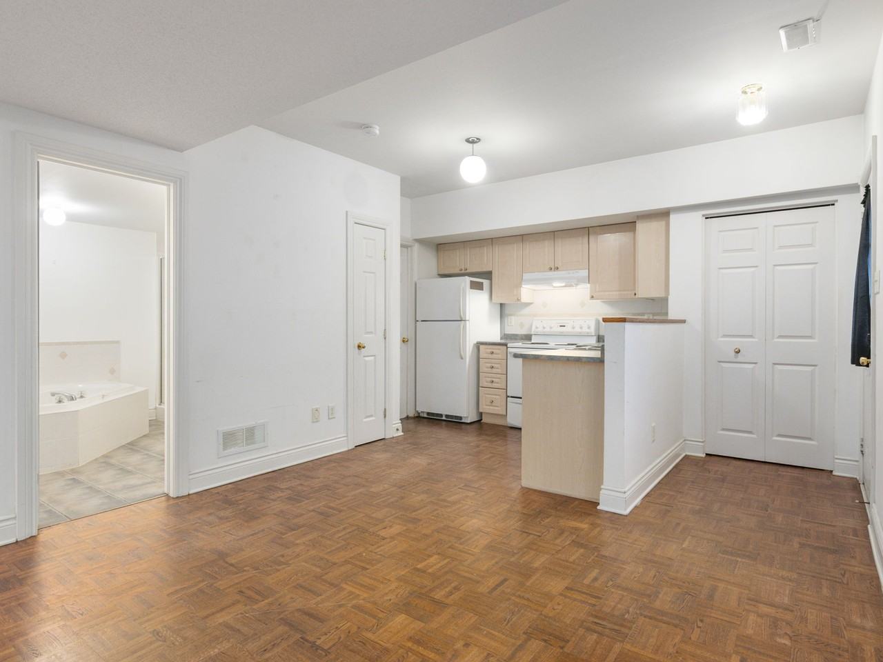 51 Castle Glen Crescent #B - Photo 3 of 15