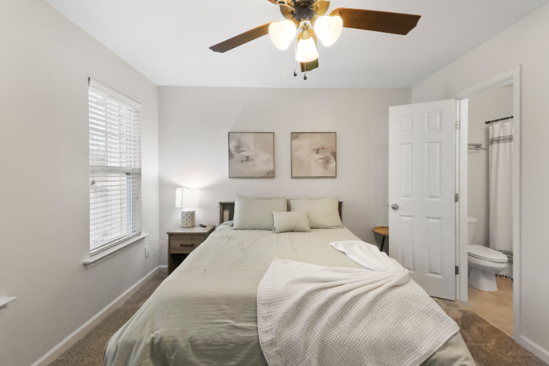 128 100 Stratford Lakes Drive #128 - Photo 4 of 9