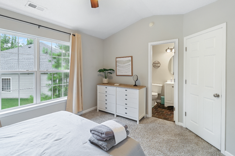 504 Auburn Square Dr - Photo 3 of 13