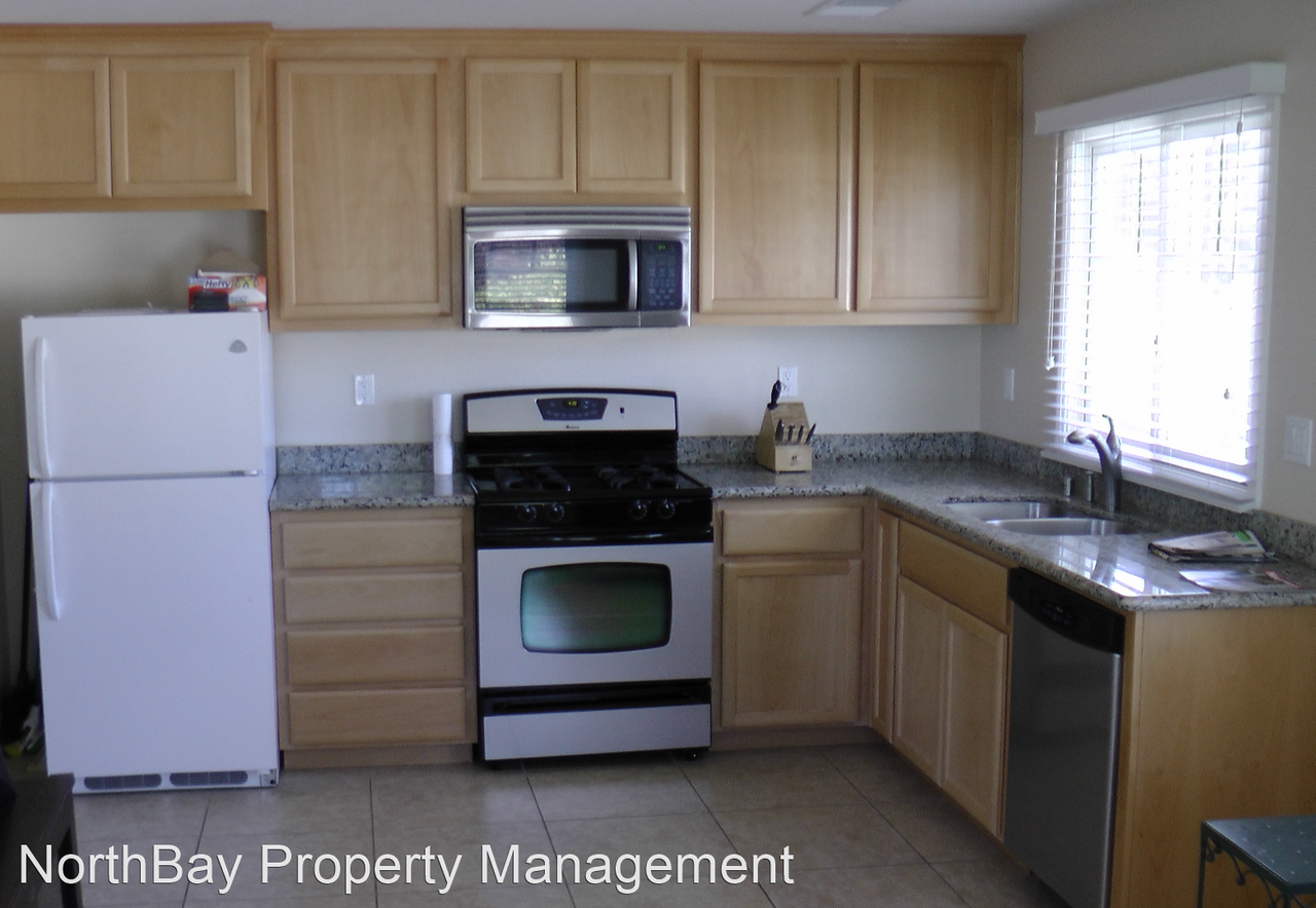 Nice 1 Bedroom Downtown Santa Rosa - - Photo 2 of 10