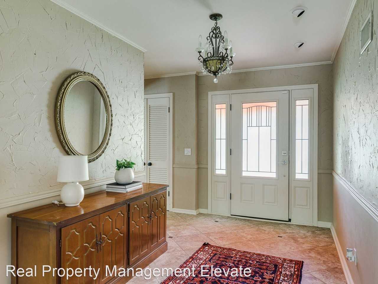 1817 Guilford Ln - Photo 3 of 29