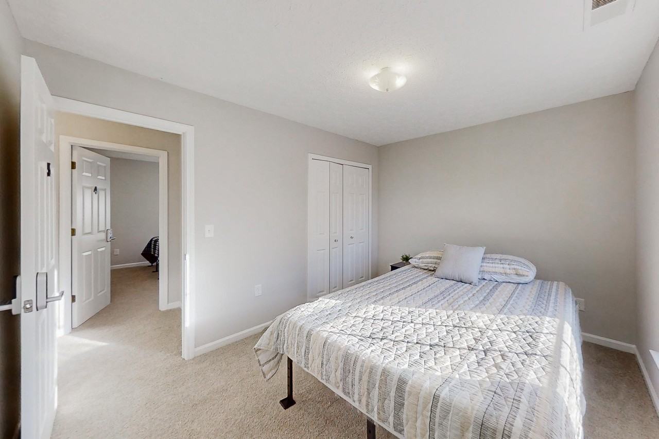 Elmwood Ct - Photo 7 of 10