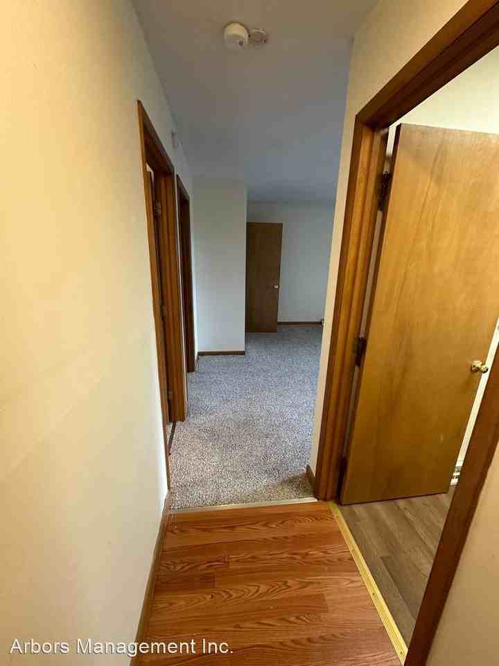 318 1/2 N. Broad Street - Photo 2 of 9