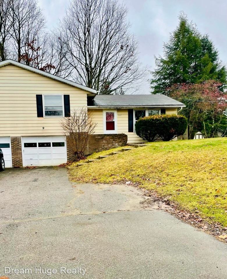 717 Logan Rd - Photo 3 of 10