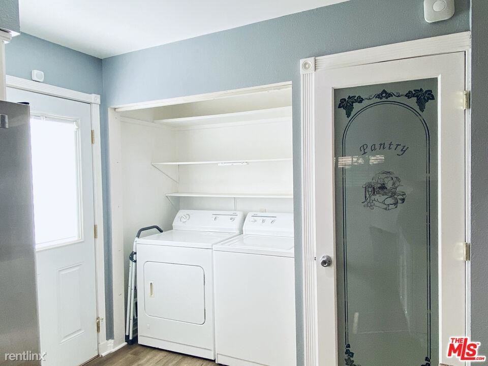 5904 Laramie Ave - Photo 2 of 10