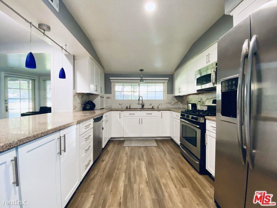 5904 Laramie Ave - Photo 3 of 10