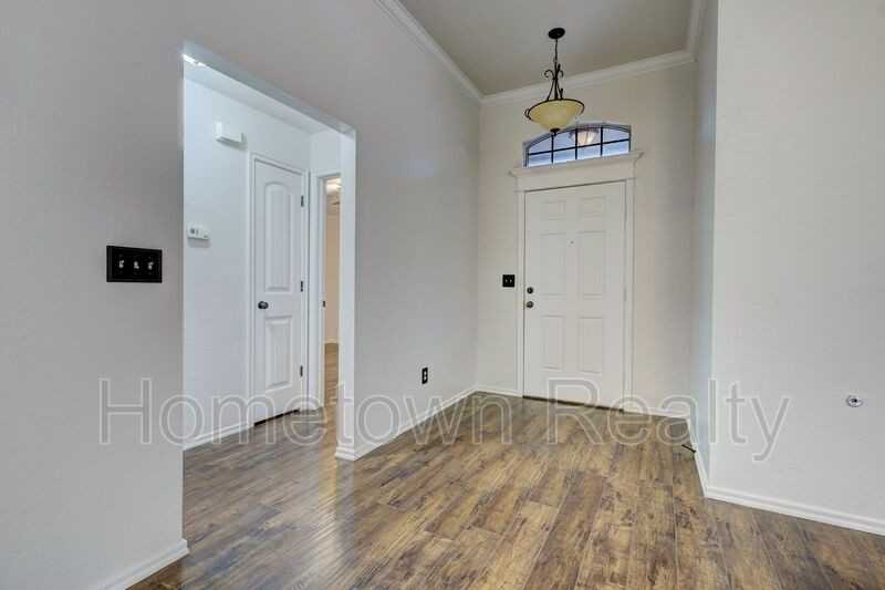 1703 Brook Dr - Photo 3 of 44