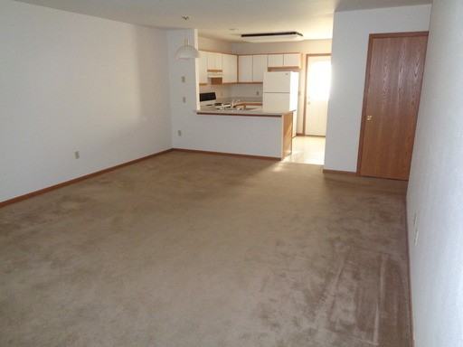 632 E 17th St - Photo 3 of 9