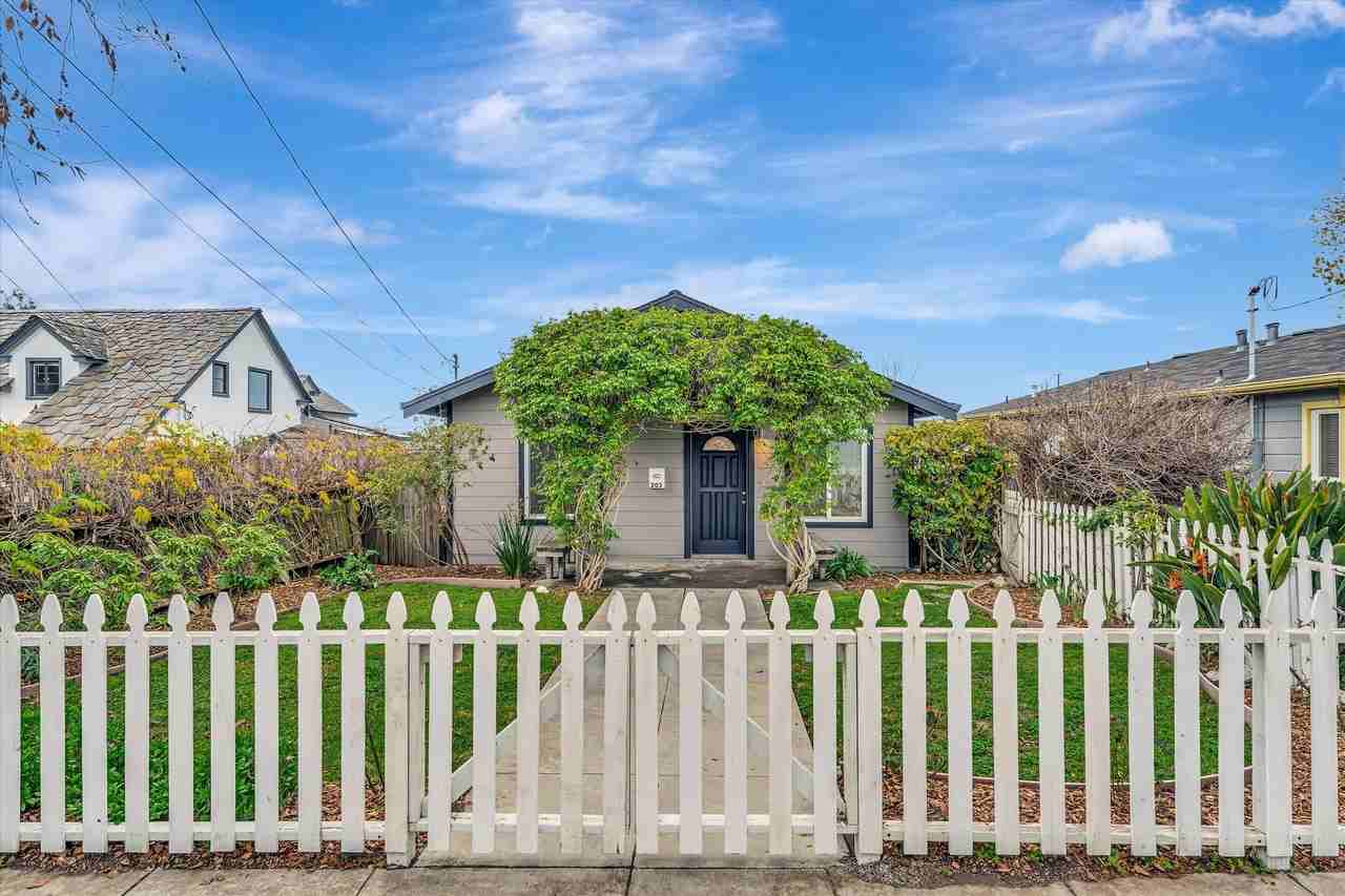 203 Ocean View Ave - Photo 2 of 41