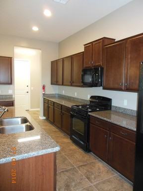 921 N Soliz St - Photo 3 of 11