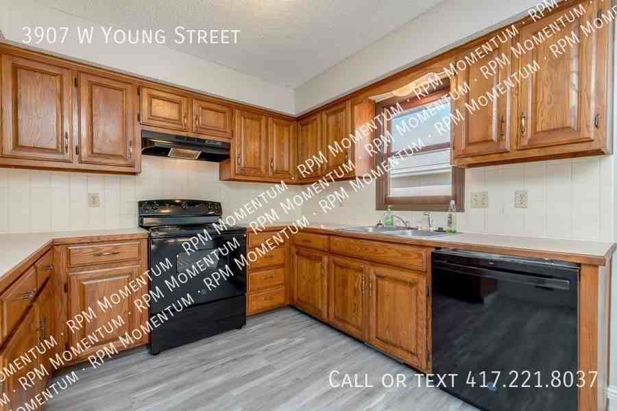 3907 W Young St - Photo 2 of 25