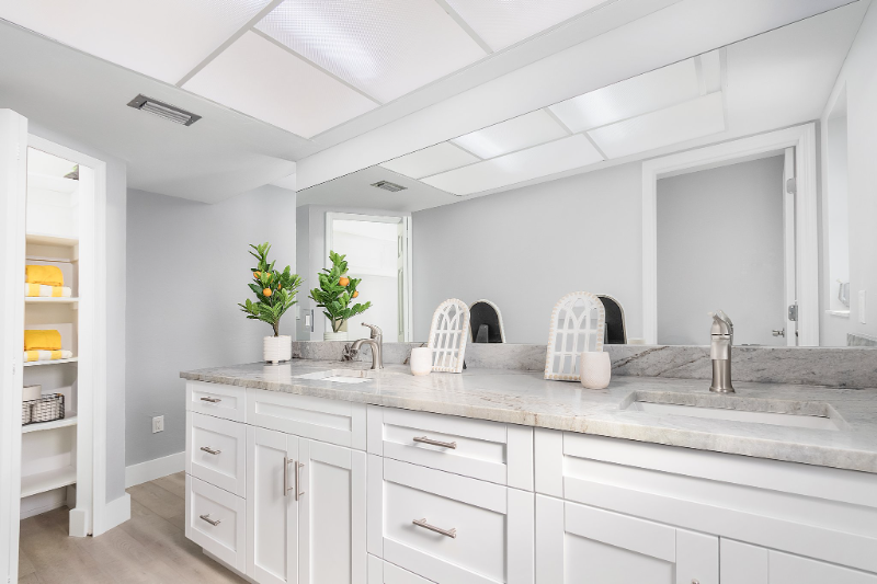 1047 Se 30th Ter - Photo 5 of 21