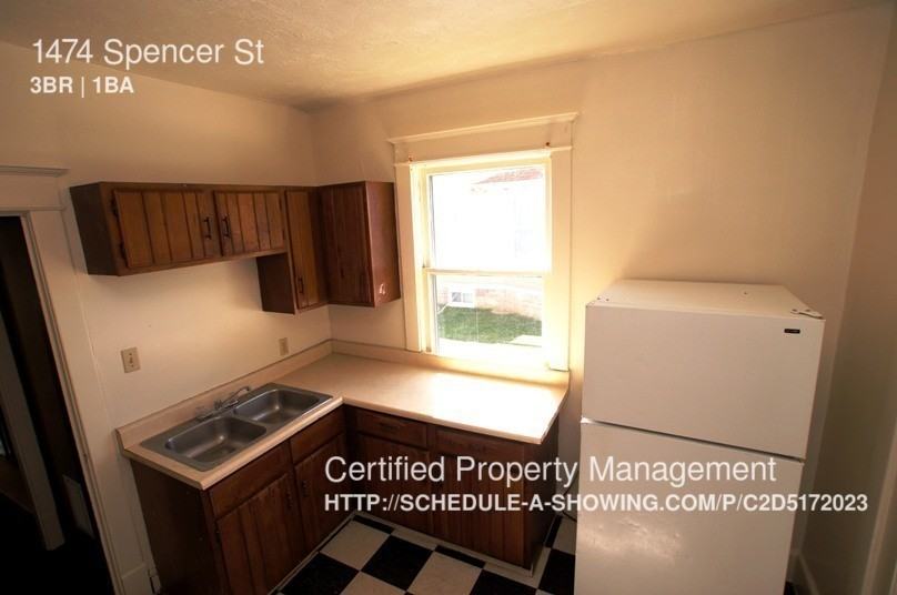 1474 Spencer St - Photo 3 of 19