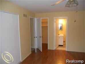 666 E Fox Hills Dr - Photo 2 of 14