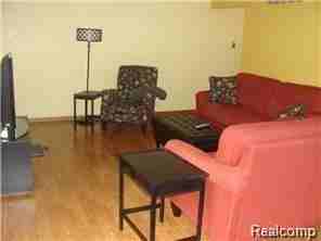 666 E Fox Hills Dr - Photo 3 of 14