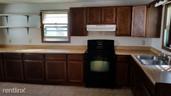 1116 S 8th St - Photo 3 of 12