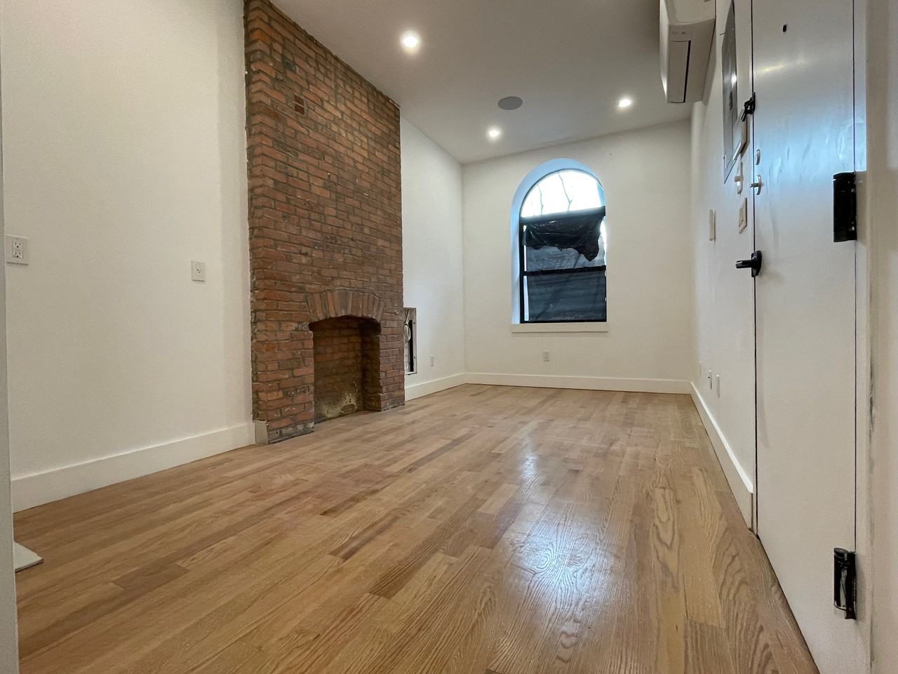 631 East 6th Street - Photo 7 of 11