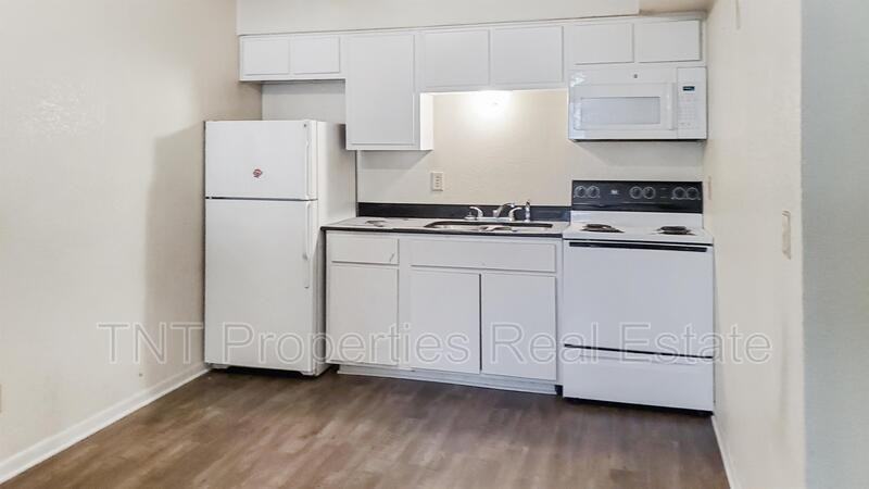 104 Mary Louise St #C - Photo 3 of 6