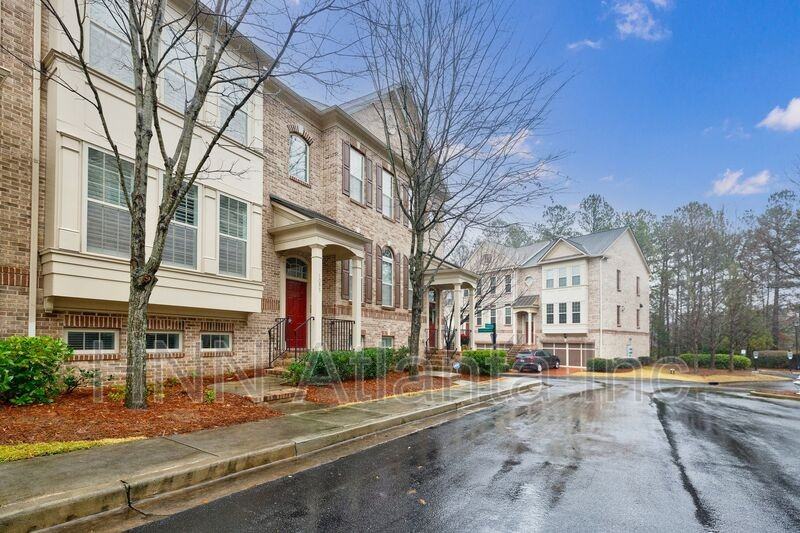 1095 E Paces Ln Ne - Photo 2 of 32