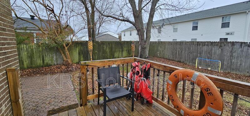 1543 Grove St - Photo 5 of 28