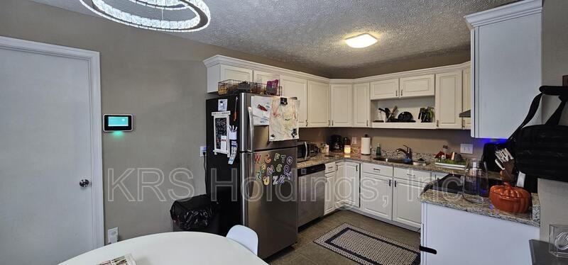 1543 Grove St - Photo 6 of 28