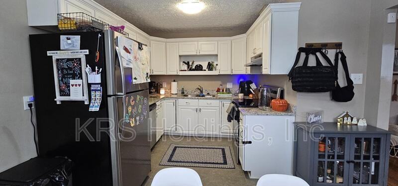 1543 Grove St - Photo 7 of 28