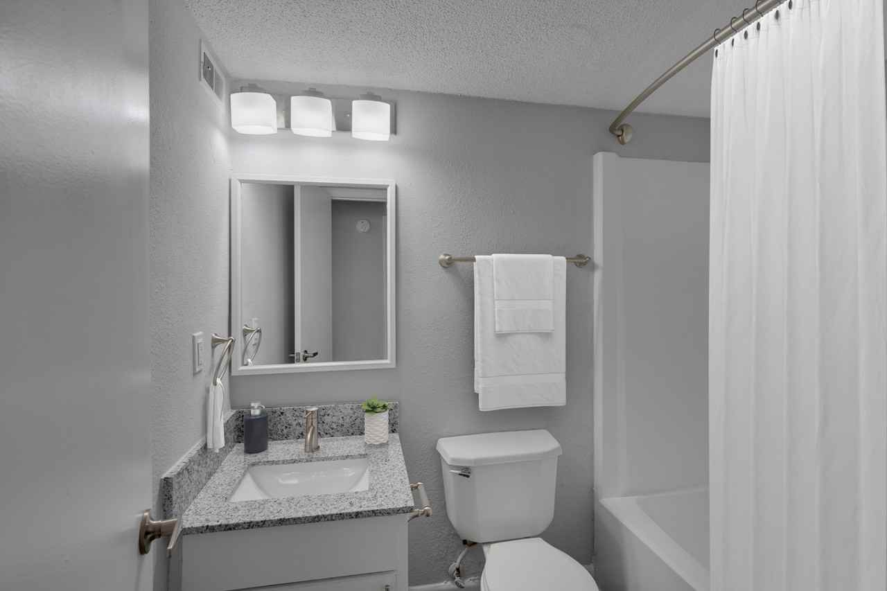 SoHo Apartment Homes - Photo 7 of 14