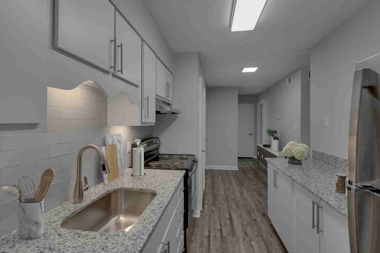 SoHo Apartment Homes - Photo 6 of 14