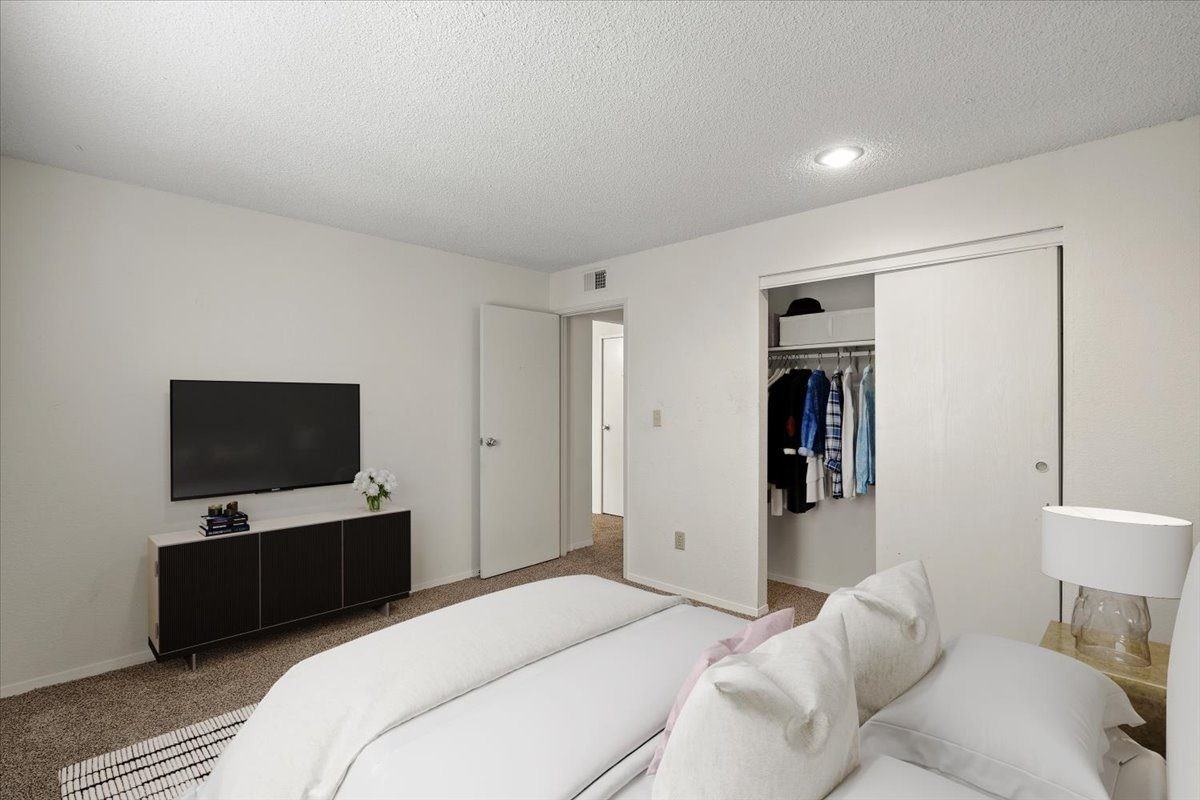 Bristol Pointe Apartment Homes - Photo 5 of 26