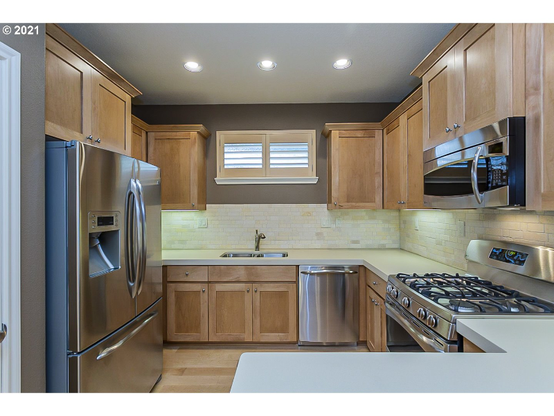 11998 Sw Surrey St - Photo 2 of 4