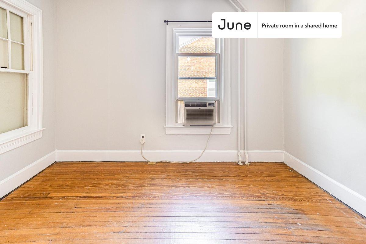 1214 Michigan Ave Ne #D - Photo 2 of 33