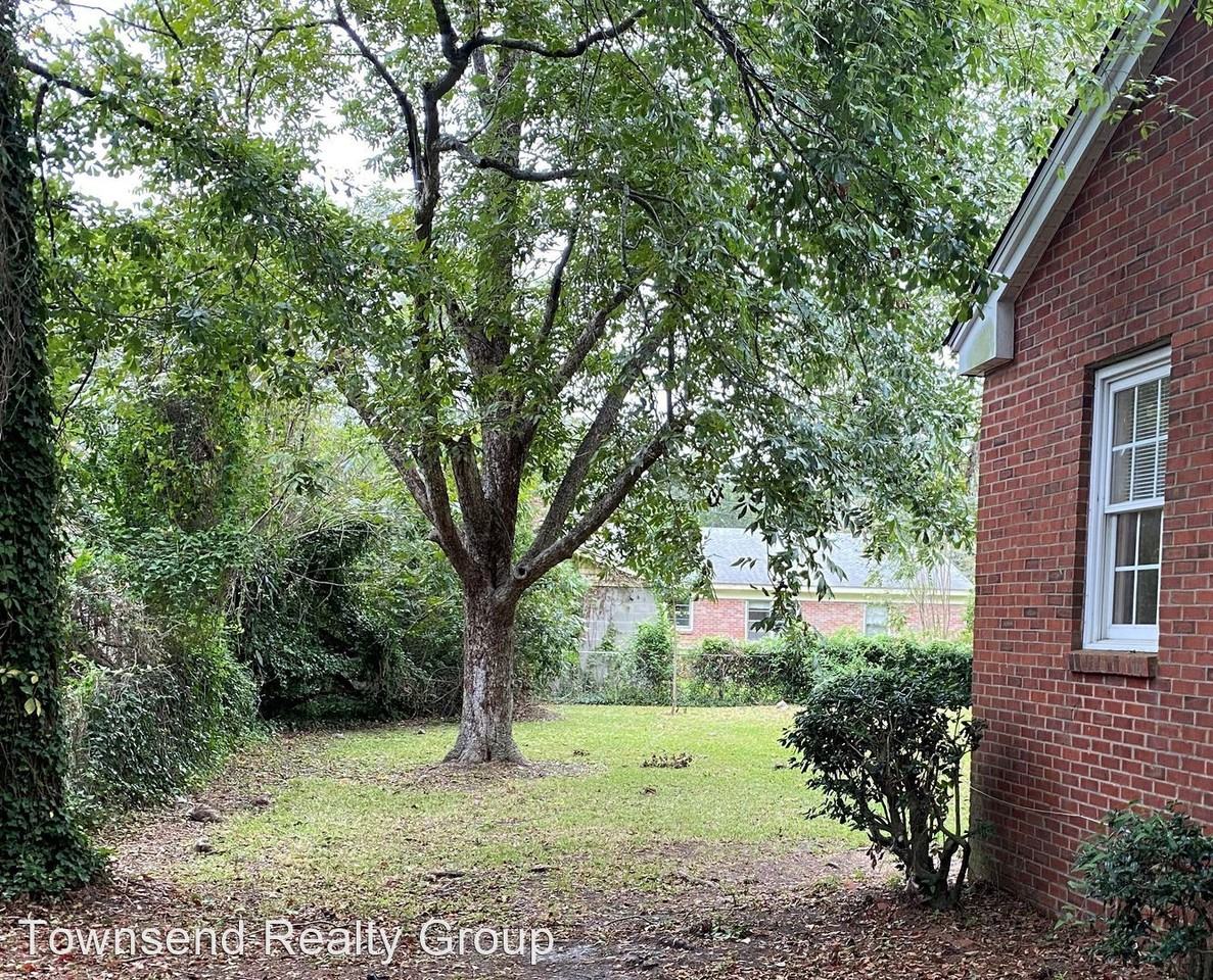 1302 Saville St - Photo 3 of 33