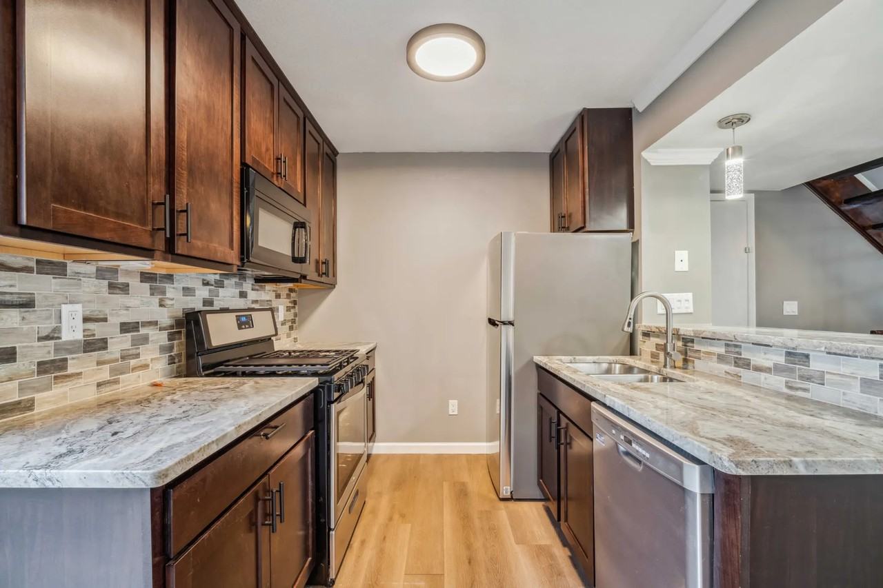 5177 Singleton Dr - Photo 3 of 20