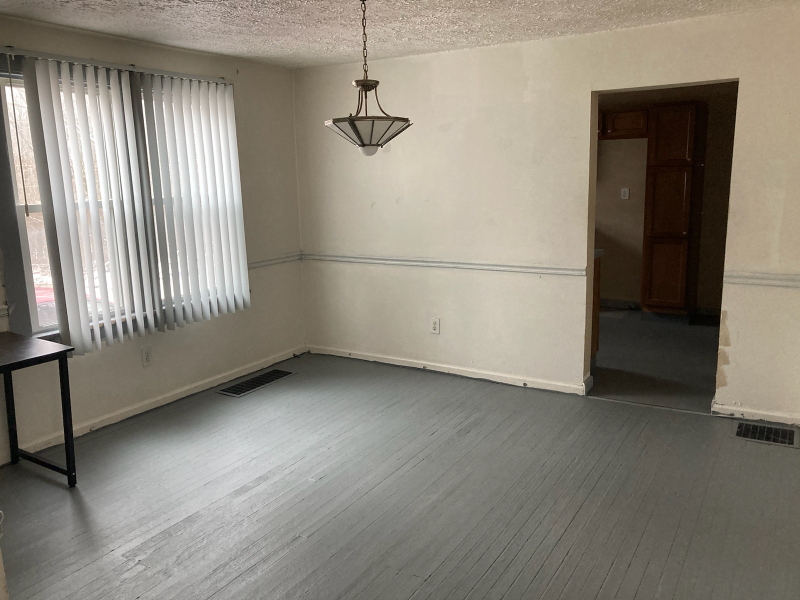 7588 Chestnut Ridge Rd - Photo 3 of 8