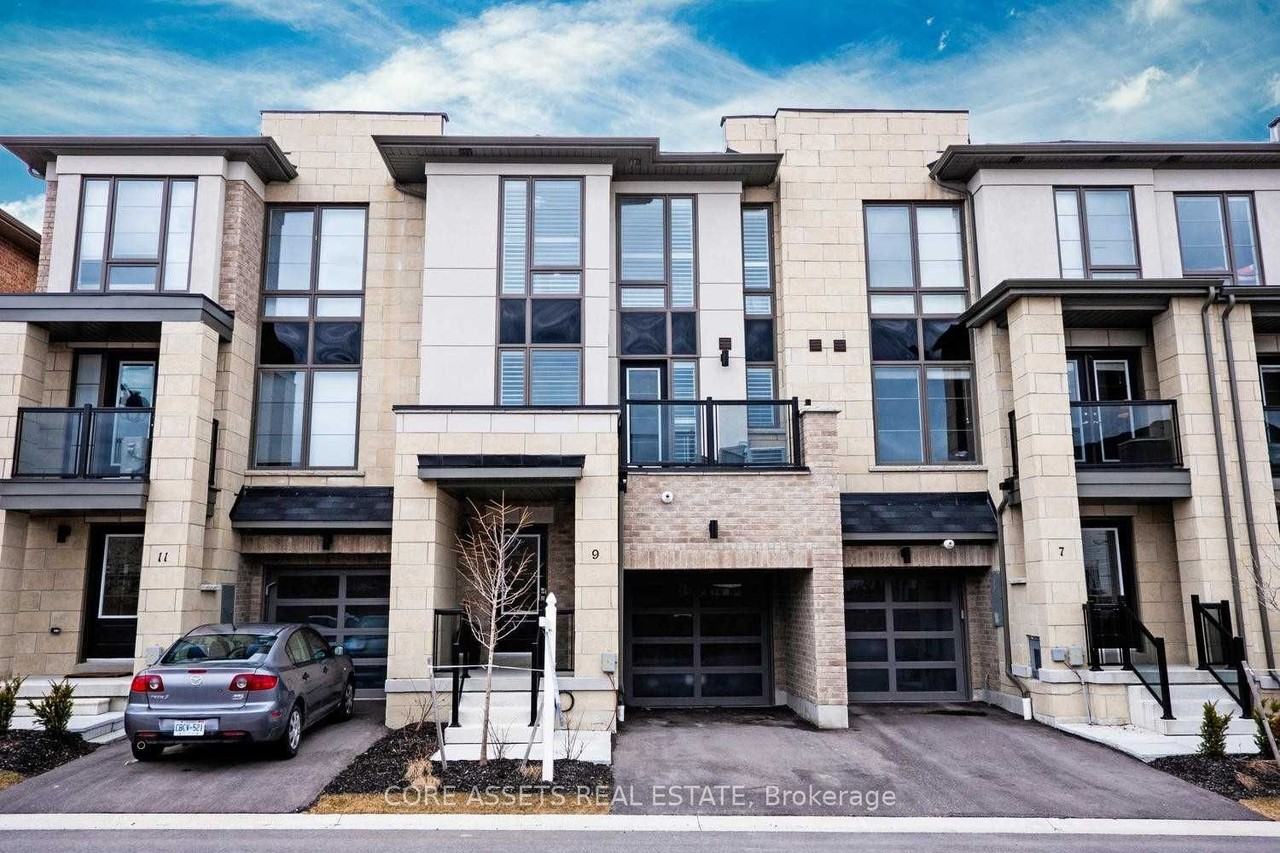 Rossland Rd W & Brock St N, Whitby, ON L1R 0N5 3 Bedroom Apartment