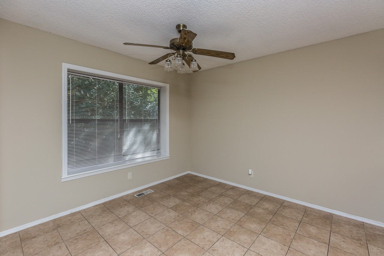 2464 N Brophy Ave - Photo 2 of 18