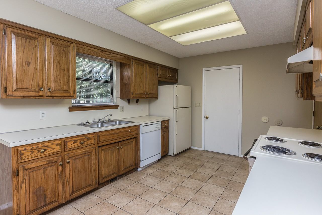 2464 N Brophy Ave - Photo 3 of 18