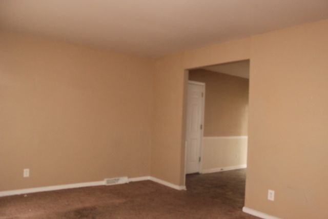 11313 Donnelly Ave - Photo 3 of 5