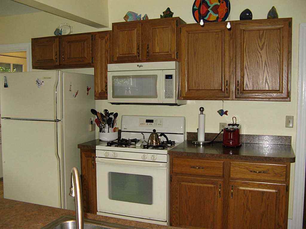 2220 Densmore Dr - Photo 2 of 11