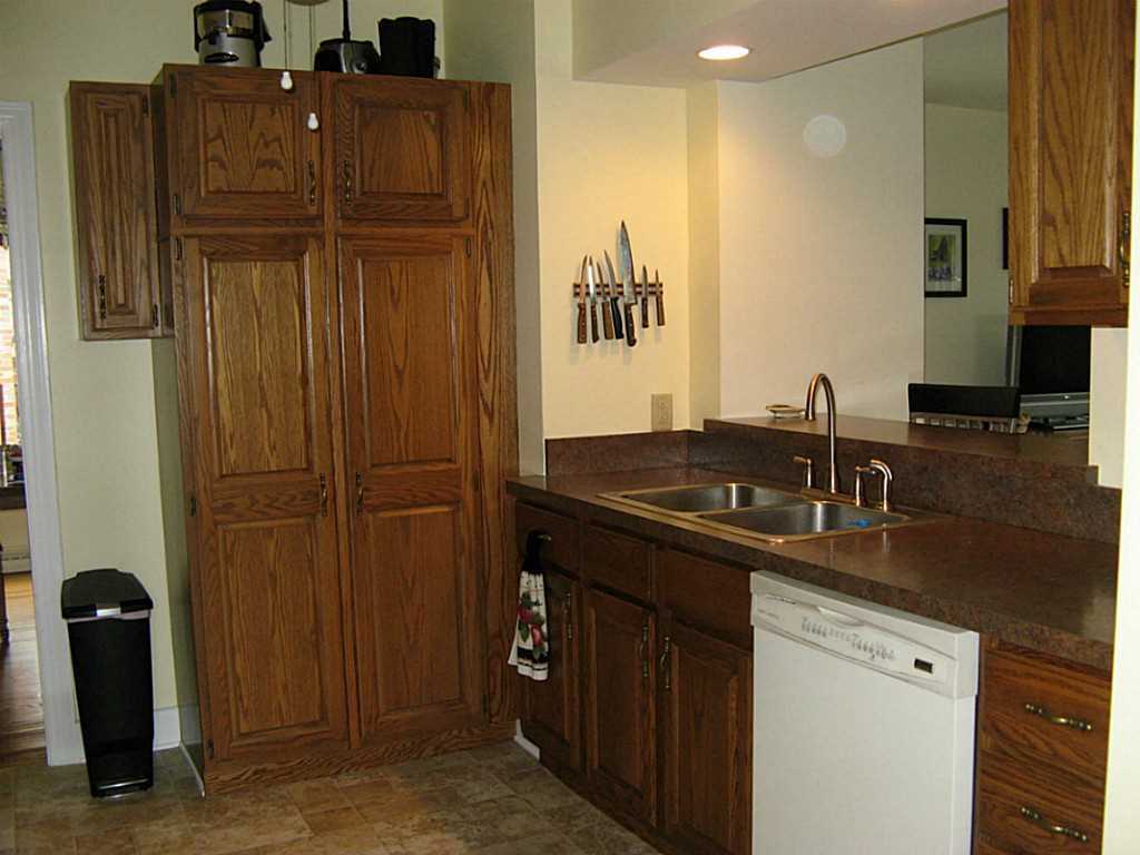 2220 Densmore Dr - Photo 3 of 11