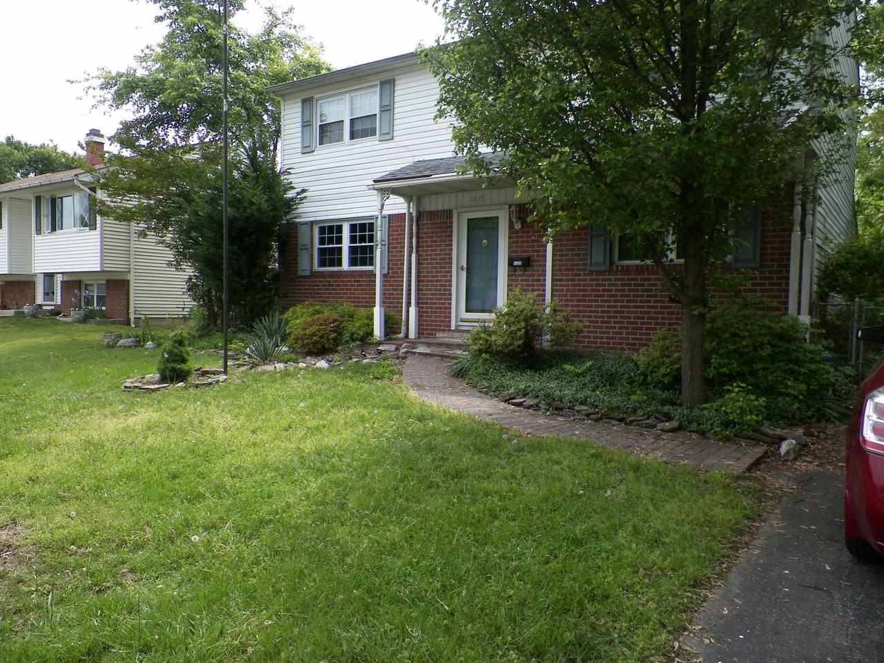 1222 Aster Dr - Photo 2 of 10