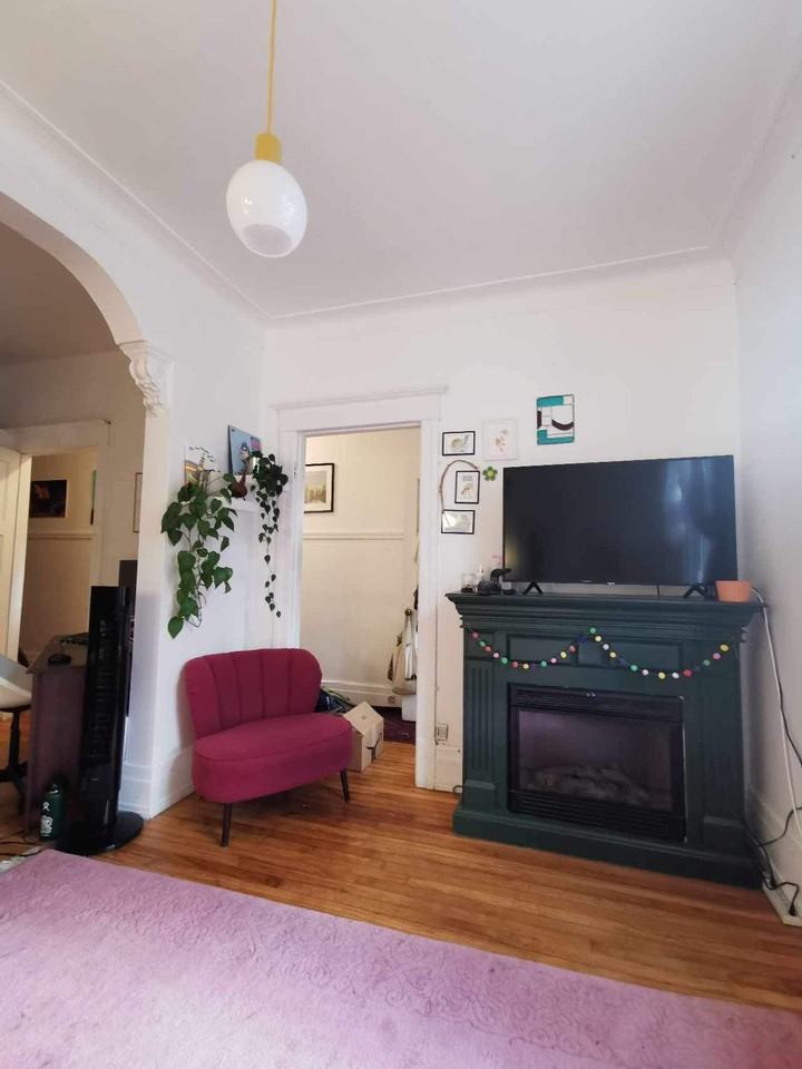 201 2e Avenue - Photo 3 of 12