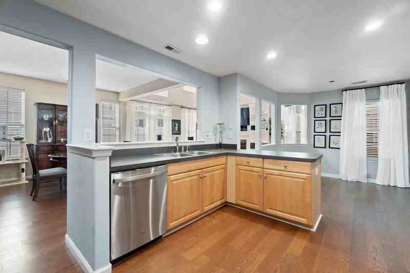 3907 Van Ness Dr - Photo 3 of 29