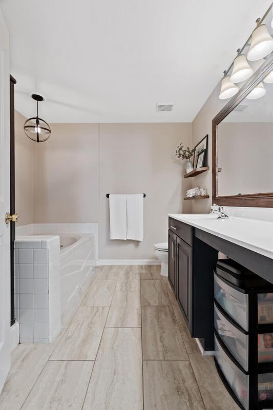 3907 Van Ness Dr - Photo 7 of 29