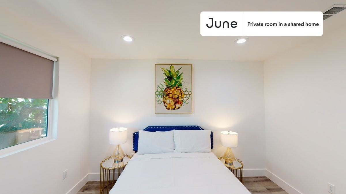 564312 Auckland Ave #A - Photo 2 of 12