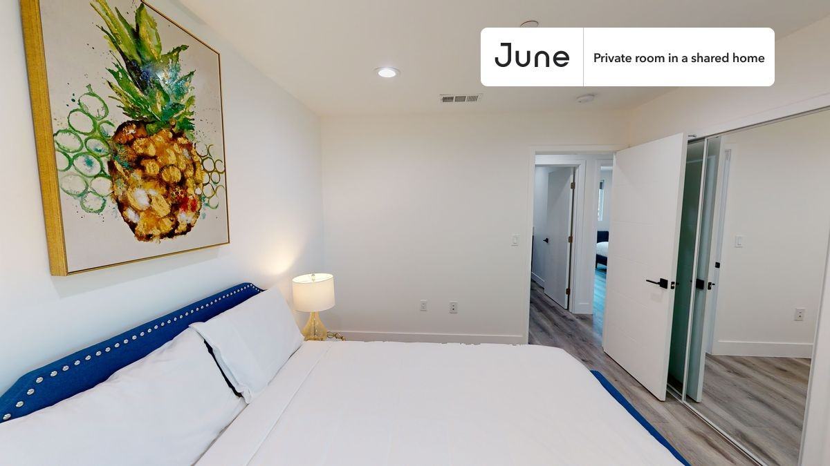 564312 Auckland Ave #A - Photo 4 of 12